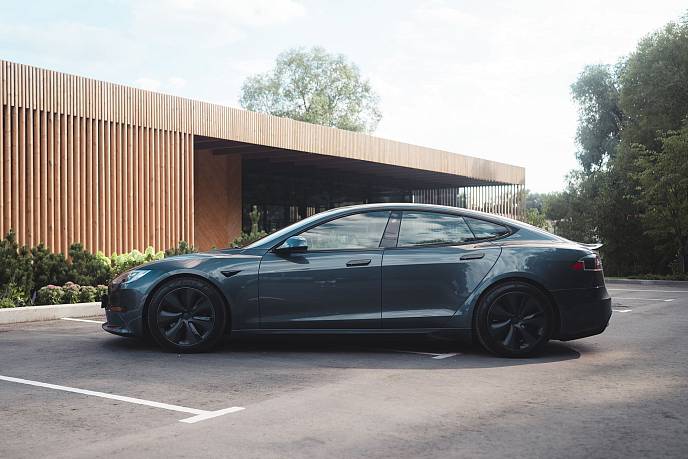 Аренда Tesla Model S Plaid - фото 4